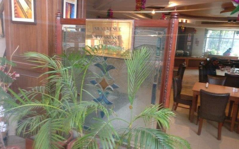 Hotel Raj Hans, Faridabad Exteriör bild