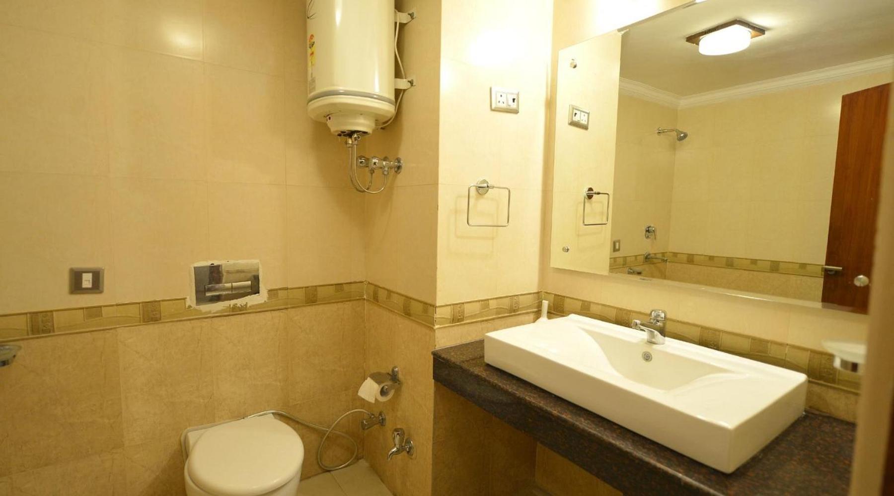 Hotel Raj Hans, Faridabad Exteriör bild