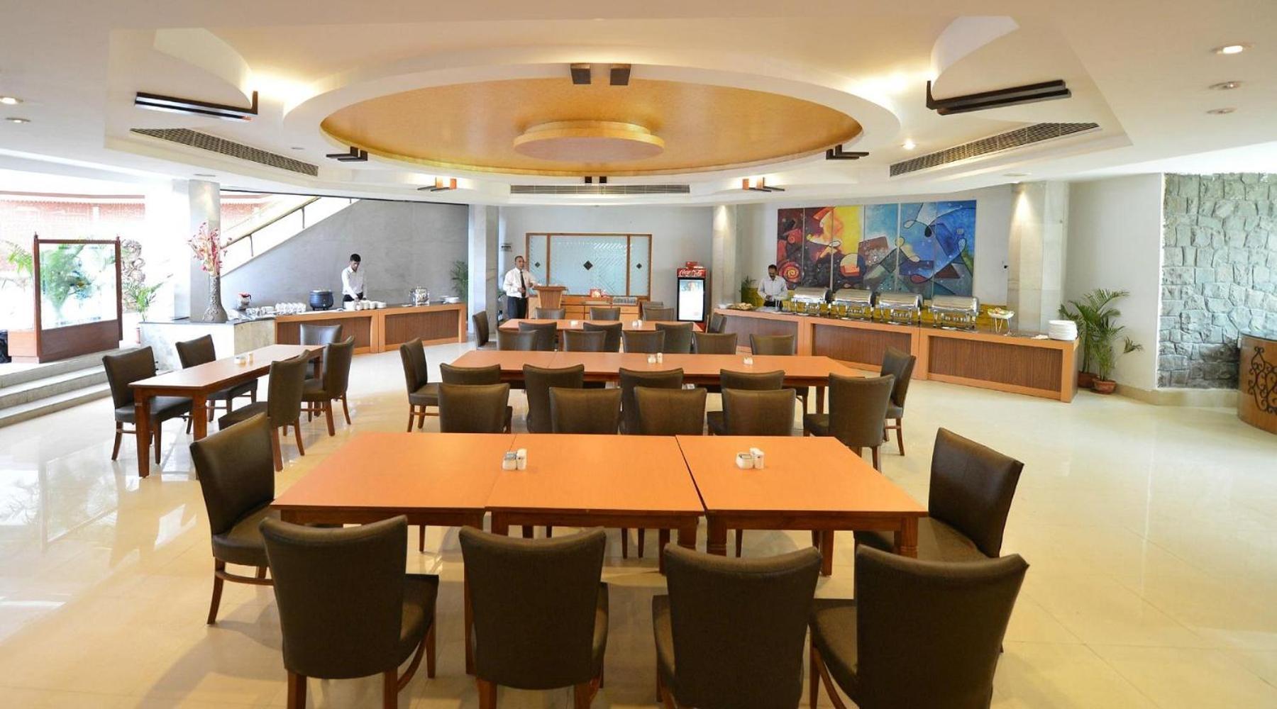Hotel Raj Hans, Faridabad Exteriör bild