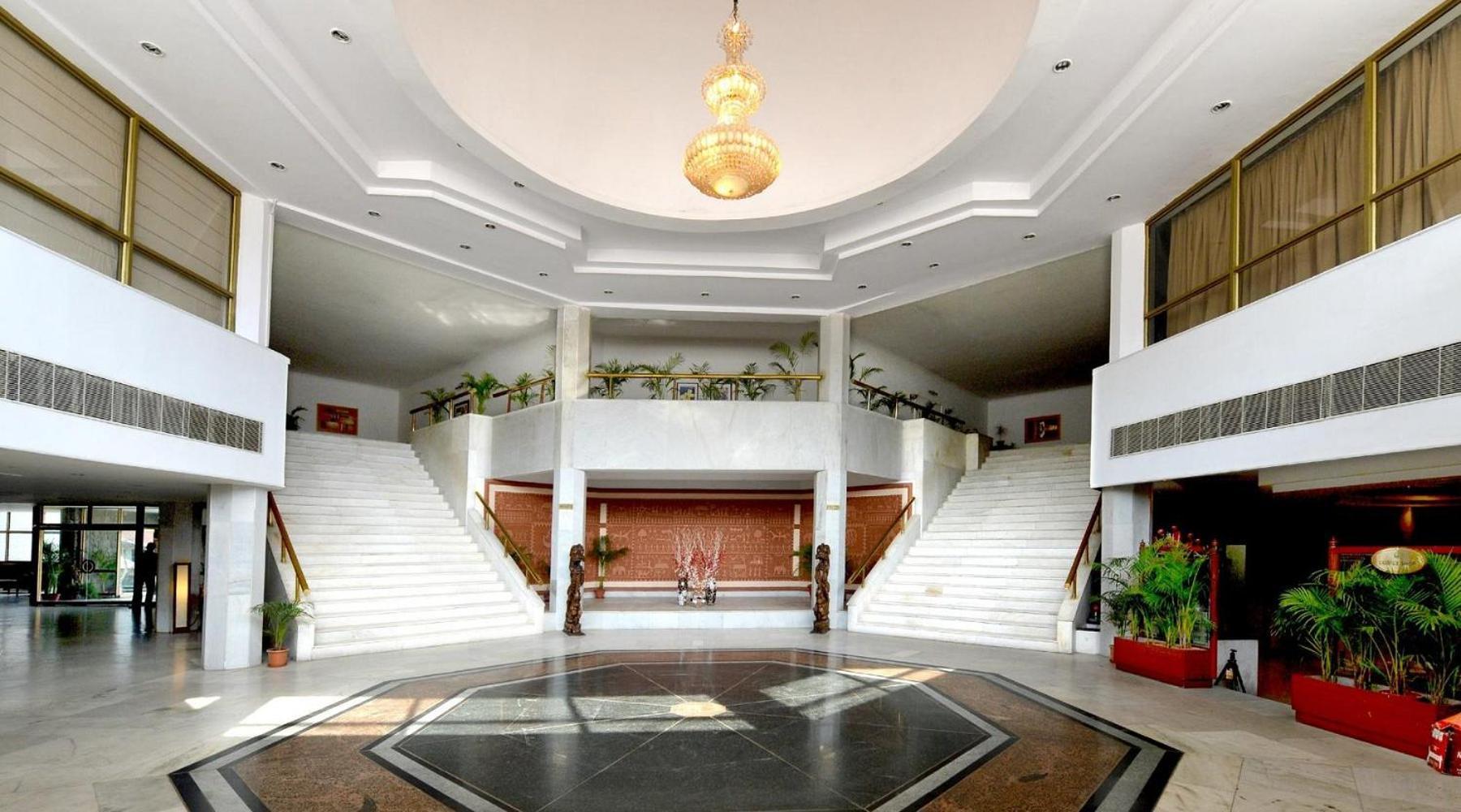 Hotel Raj Hans, Faridabad Exteriör bild